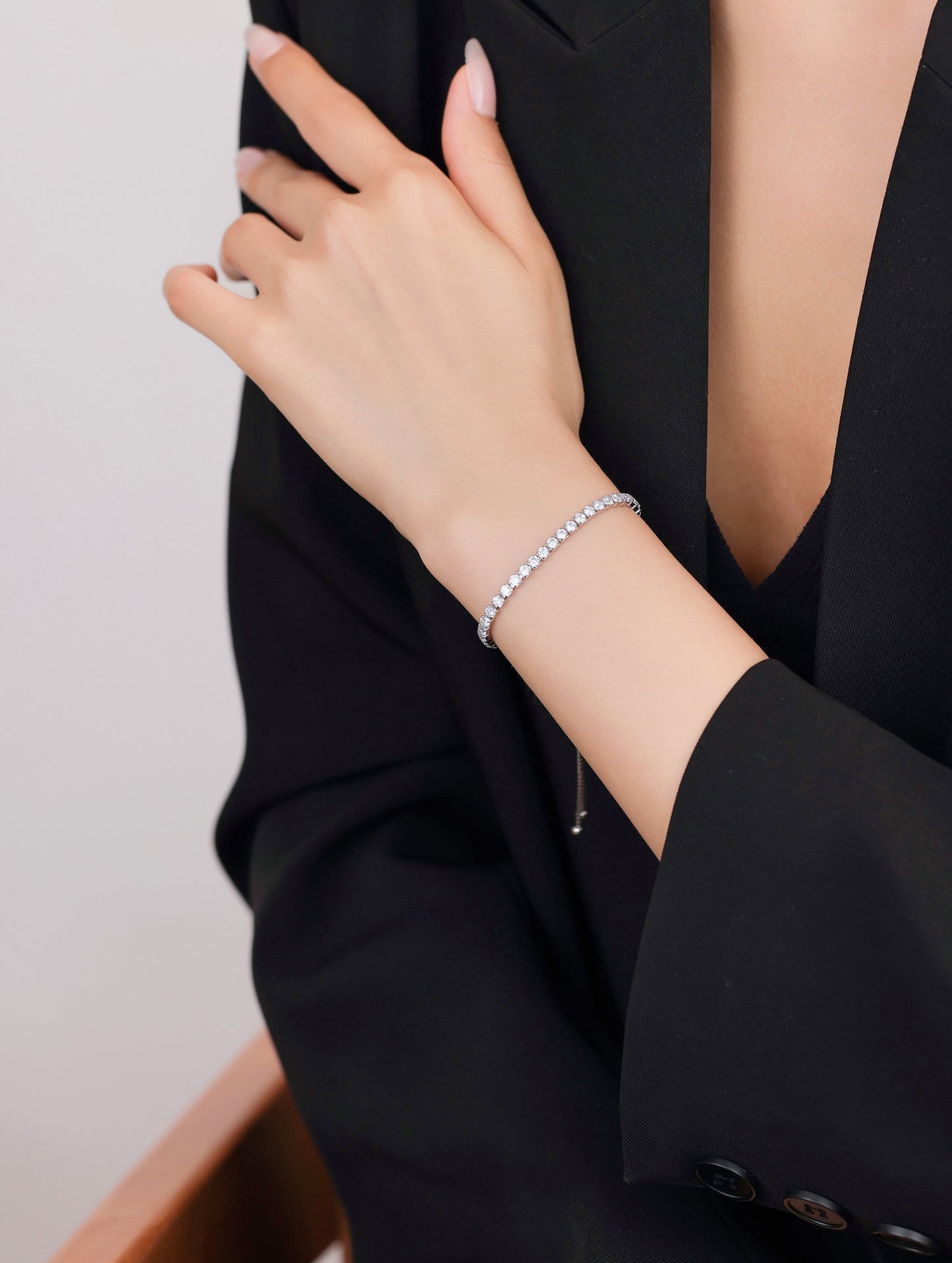 Lustrous Spark Silver Zircon Bracelet (ID: 15144)