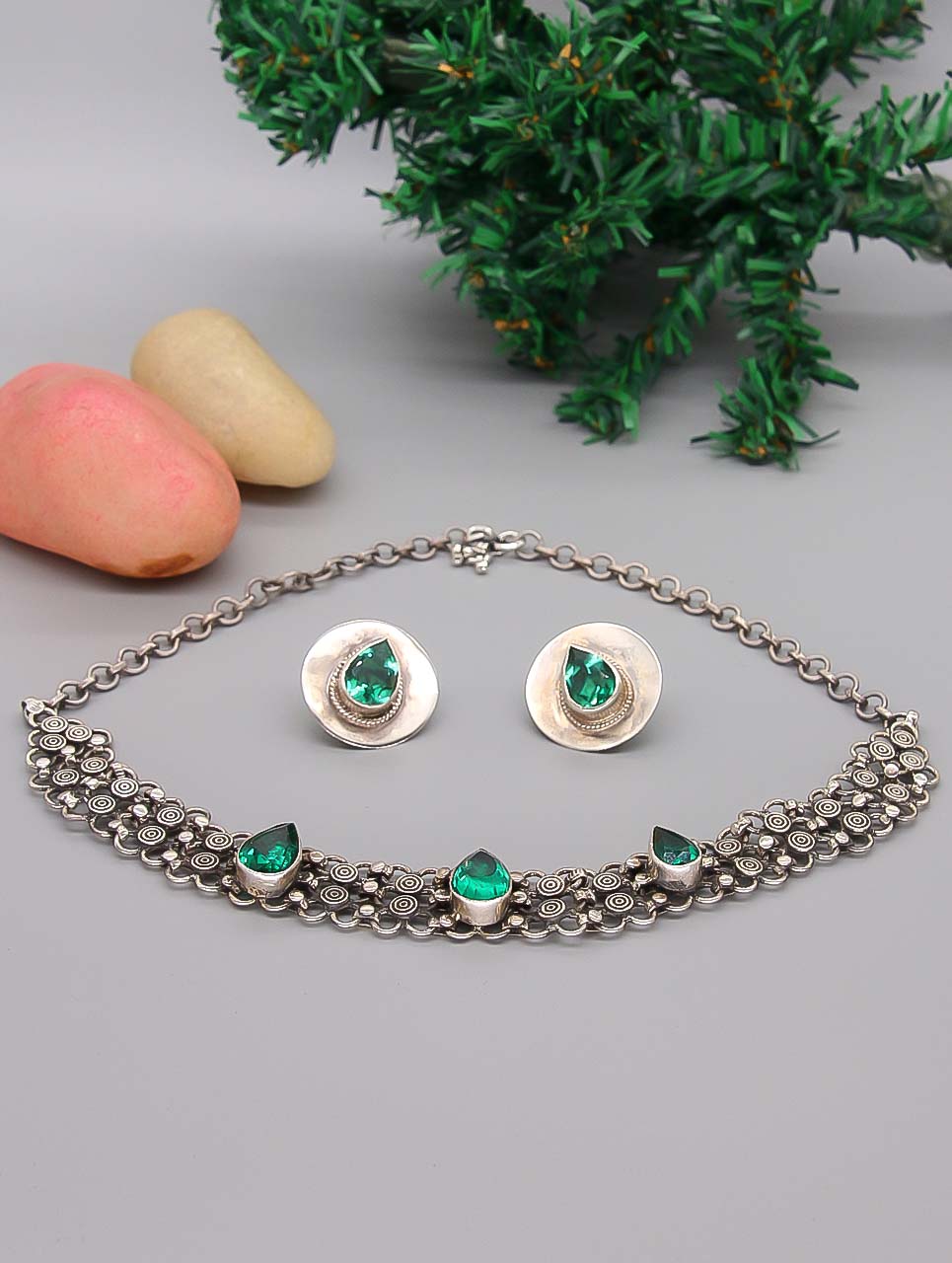 Oxidized Silver & Emerald Necklace Set [Necklace + Earrings] (ID:1628)