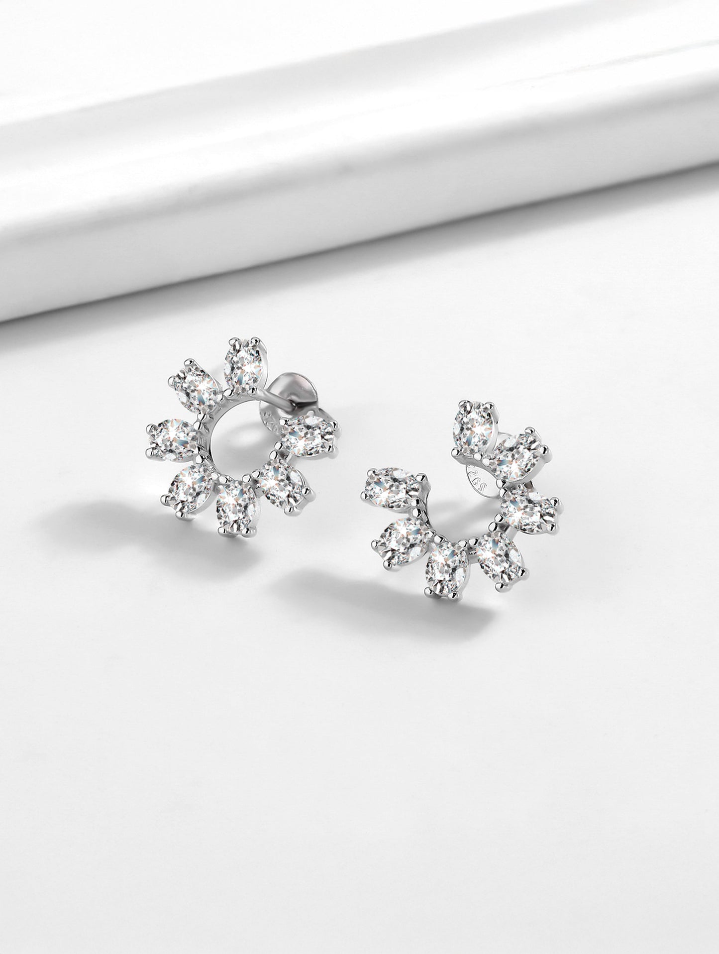 Exquisite Silver Earrings (ID: 25902)