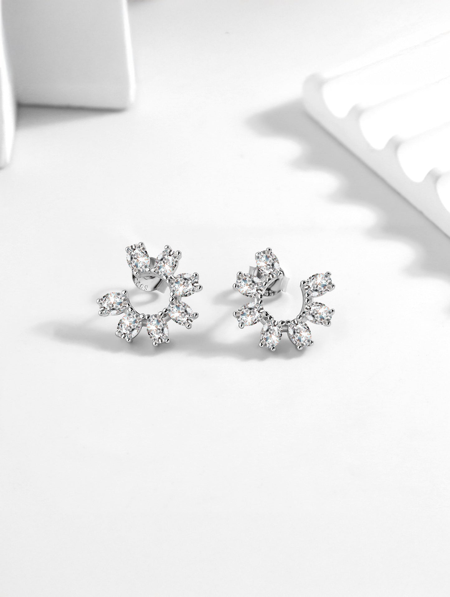 Exquisite Silver Earrings (ID: 25902)