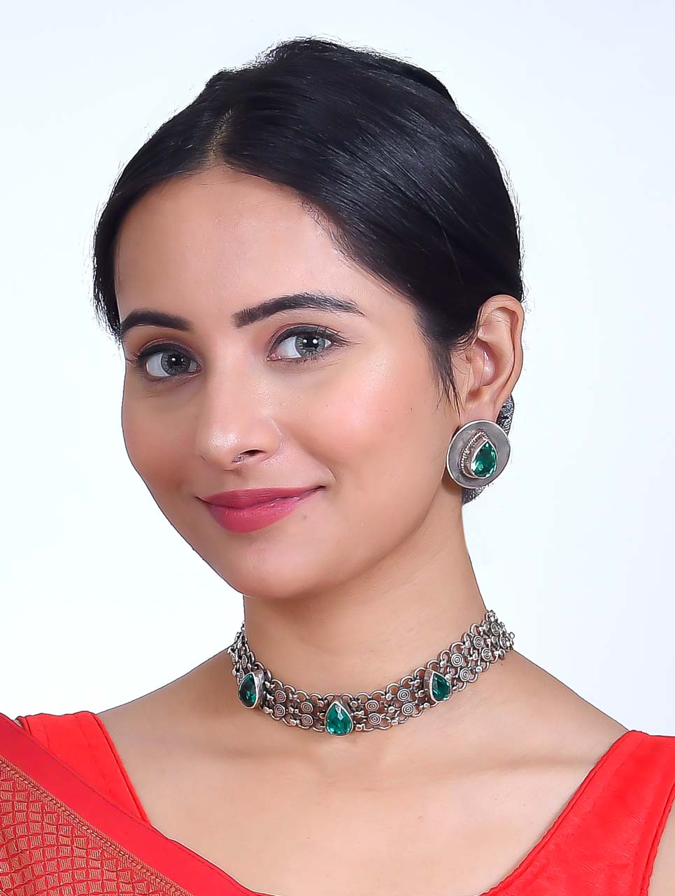 Oxidized Silver & Emerald Necklace Set [Necklace + Earrings] (ID:1628)